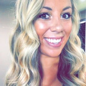 Meet your Posher, Alax